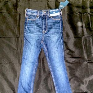✨ hollister cropped hem jeans ✨